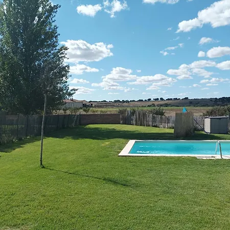 Semesterbostad Olmo, Jardin Y Piscina A 20 Minutos De Salamanca *