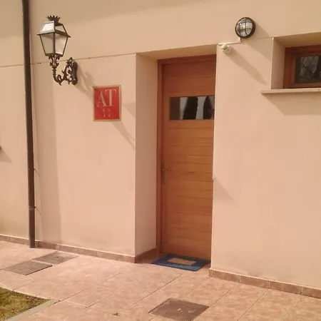 Semesterbostad Olmo, Jardin Y Piscina A 20 Minutos De Salamanca *