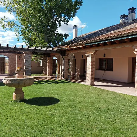 Casa de Férias Olmo, Jardín Y Piscina A 20 Minutos De Salamanca Almenara de Tormes